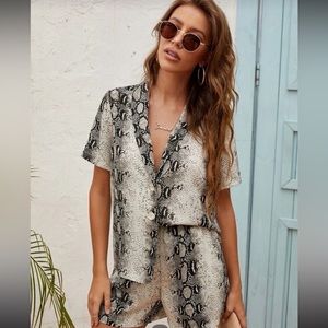 Snakeskin Print Shawl Neck Blouse & Shorts, sz M